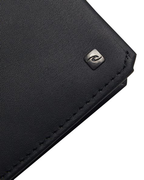 rip curl leather wallet.